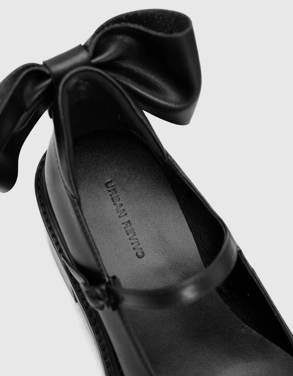 Bow Décor Round Toe Pumps