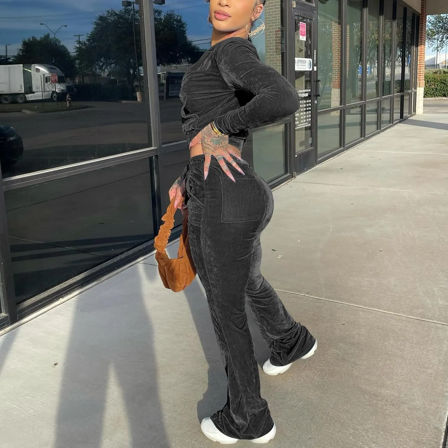 Women 2 Piece Velour Tracksuits Long Sleeve Full Zip Hoodie Cropped Jacket and Sweatpants Velvet Y2K Sweatsuit Set